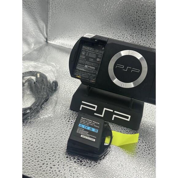 psp 1000 w/accessories & new battery - Picture 3 of 9